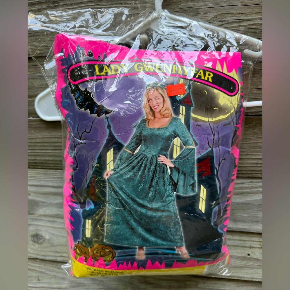 Lady Gwenhyfar Halloween Costume Women’s Size Small